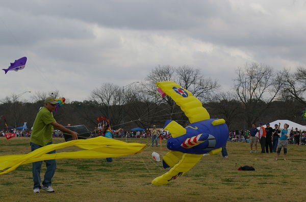 Launching airplane kite