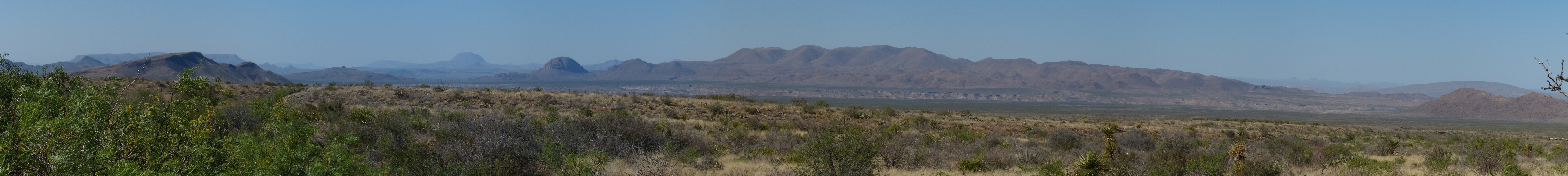 P1010020_desert_basin_panoramic_180.jpg