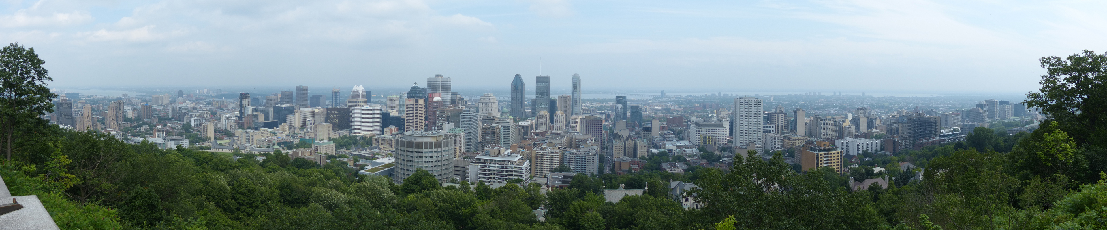 panoramic_montreal_overlook_180.jpg